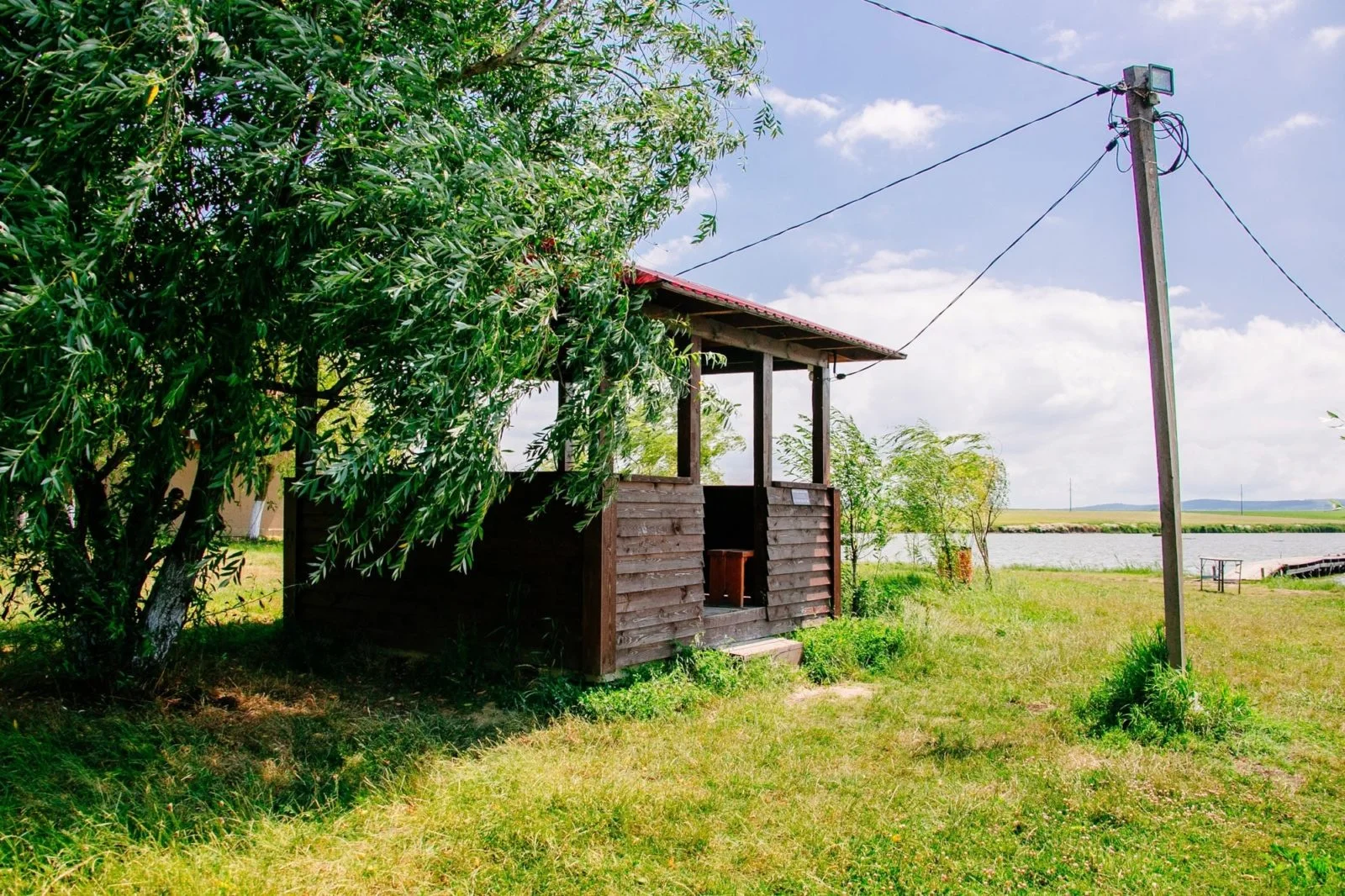 Маленькая беседка до 8 человек — Рыболовная база «Родные просторы»