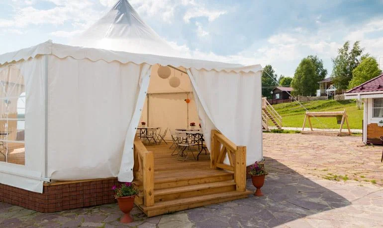 Аренда шатра для компаний до 40 человек на берегу озера