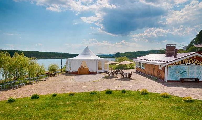 Аренда шатра для компаний до 40 человек на берегу озера