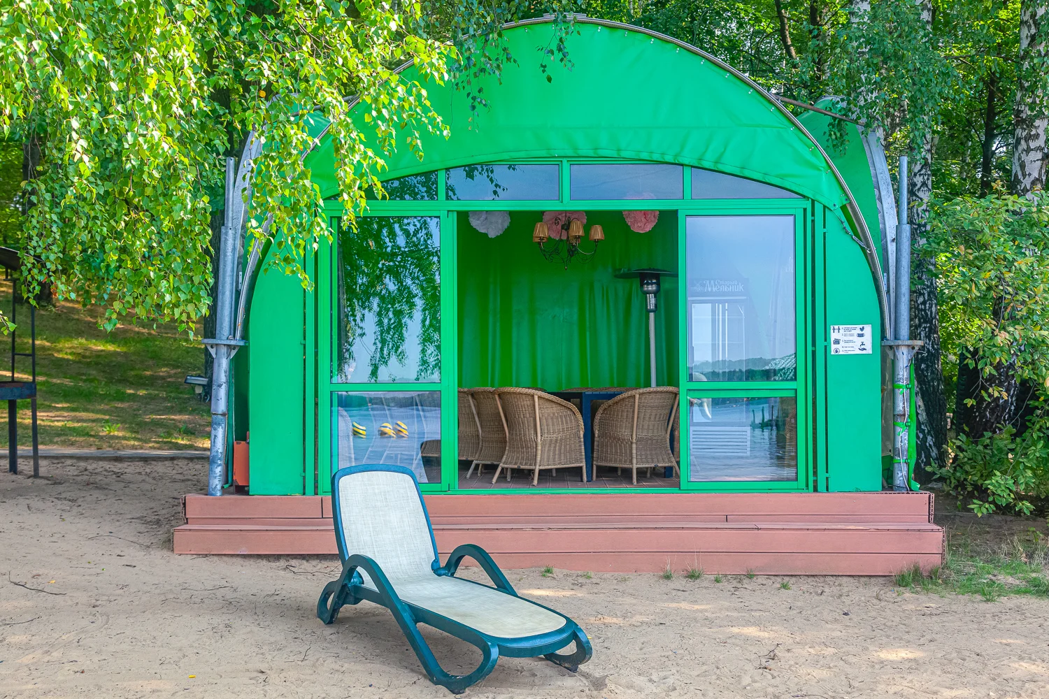 Аренда шатров береговой линий на 10-15 человек в гостинично-развлекательном комплексе «Малибу»