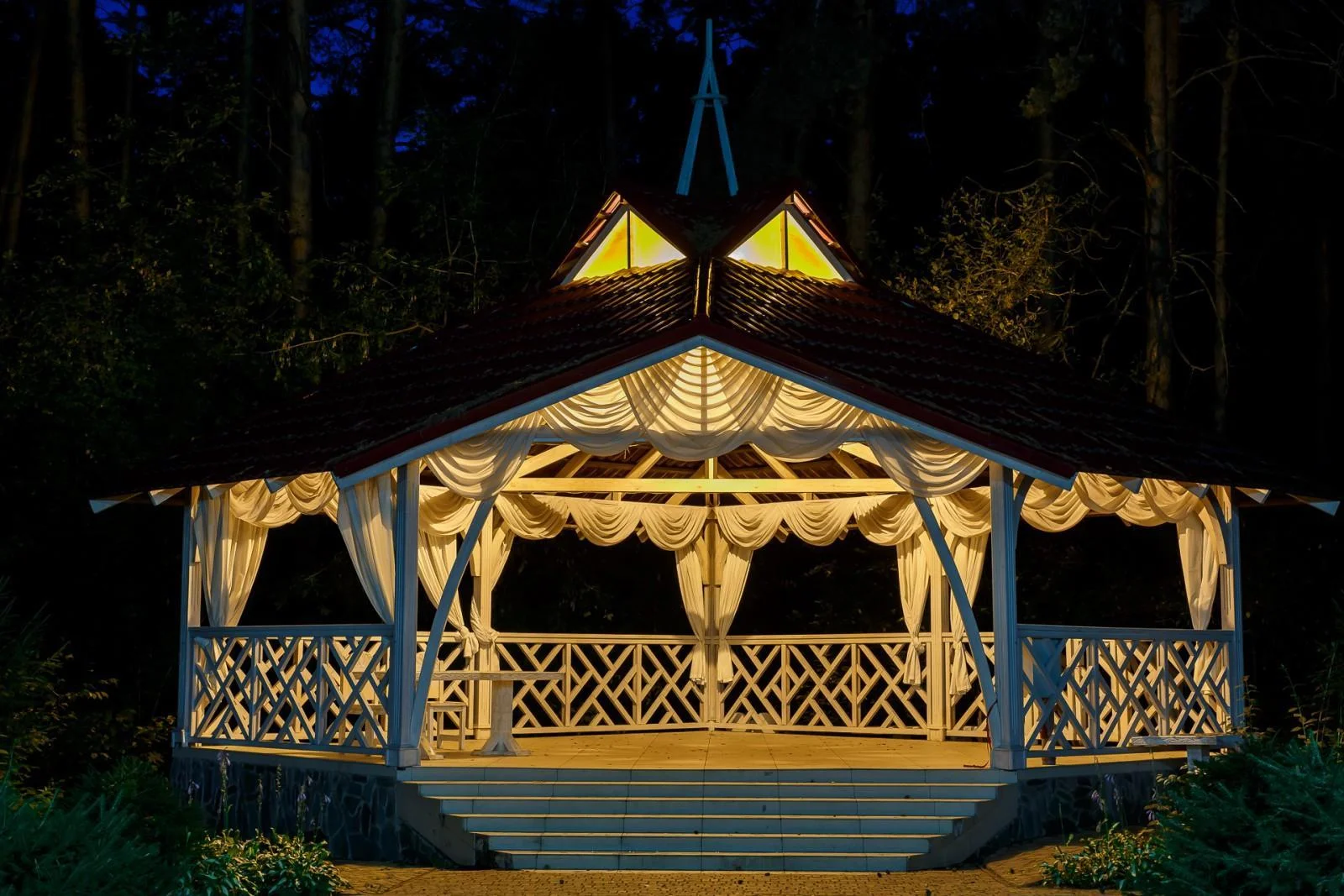 Беседка для выездных регистраций брака — Пансионат Былина (Бердск)