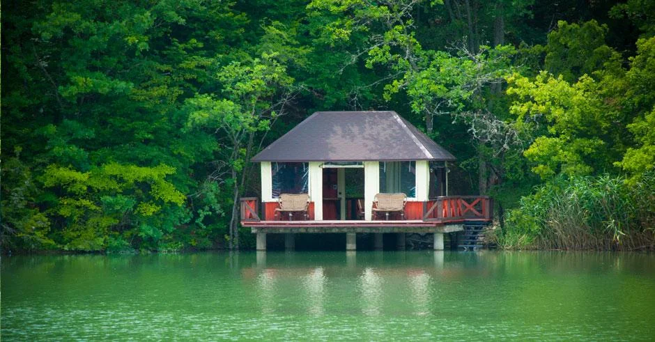 Пикниковые беседки на воде — база отдыха «Кабаний перевал»