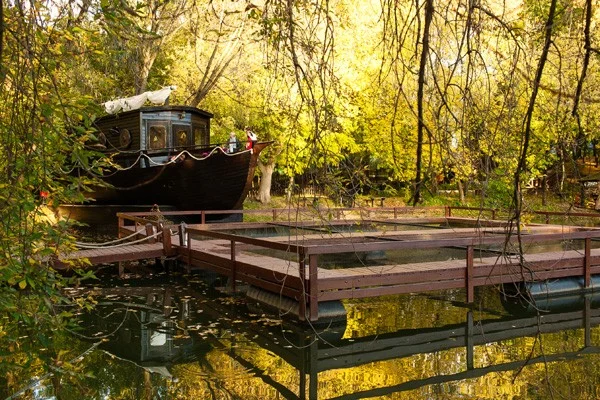 Аренда беседки (корабля) в ресторане «Рыбацкая деревня» Москва / СВАО