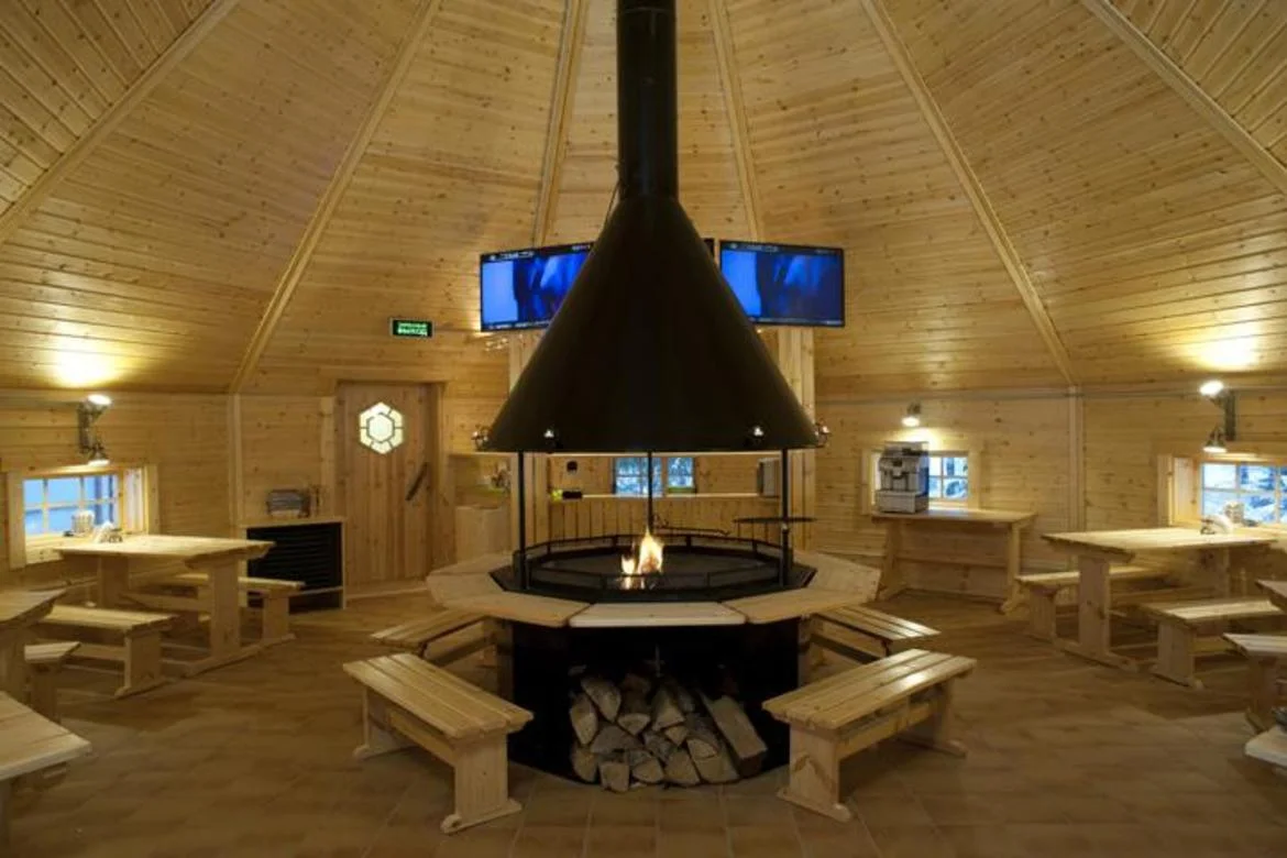 Теплая беседка на 25 человек в загородном клубе «Лесная обитель»