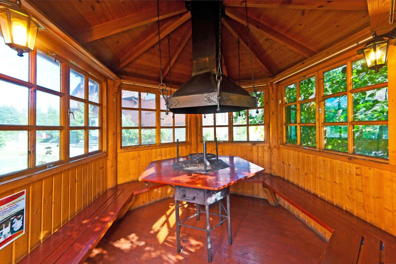 Беседка со встроенным мангалом на компанию до 14 человек