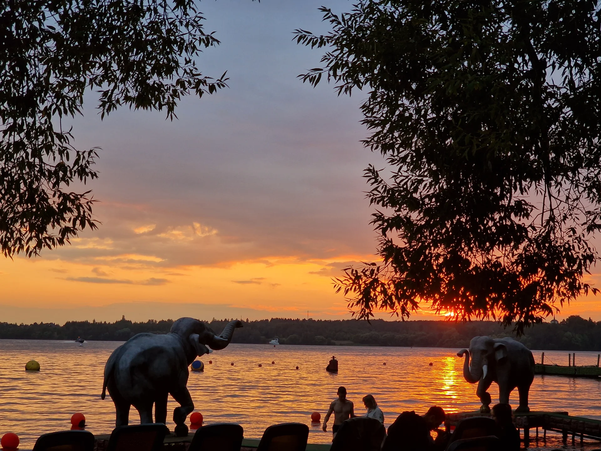 Шатер «Незнайка» у воды вместимостью до 50 человек в РК «Малибу»