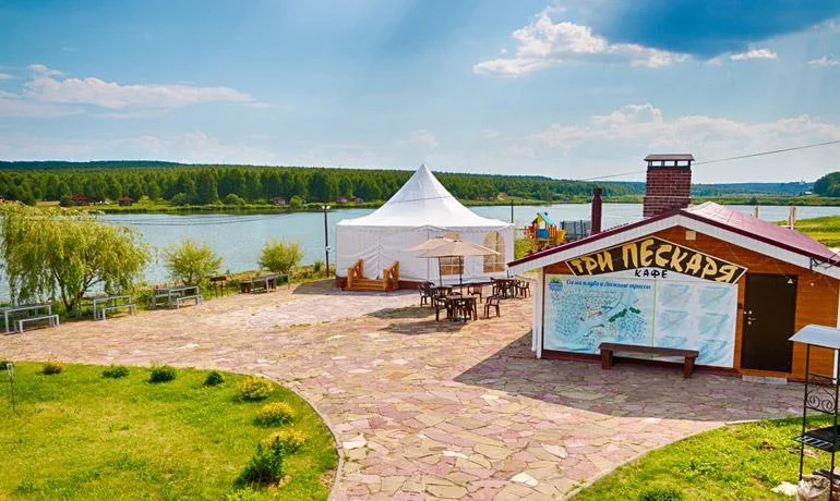 Аренда шатра для компаний до 40 человек на берегу озера