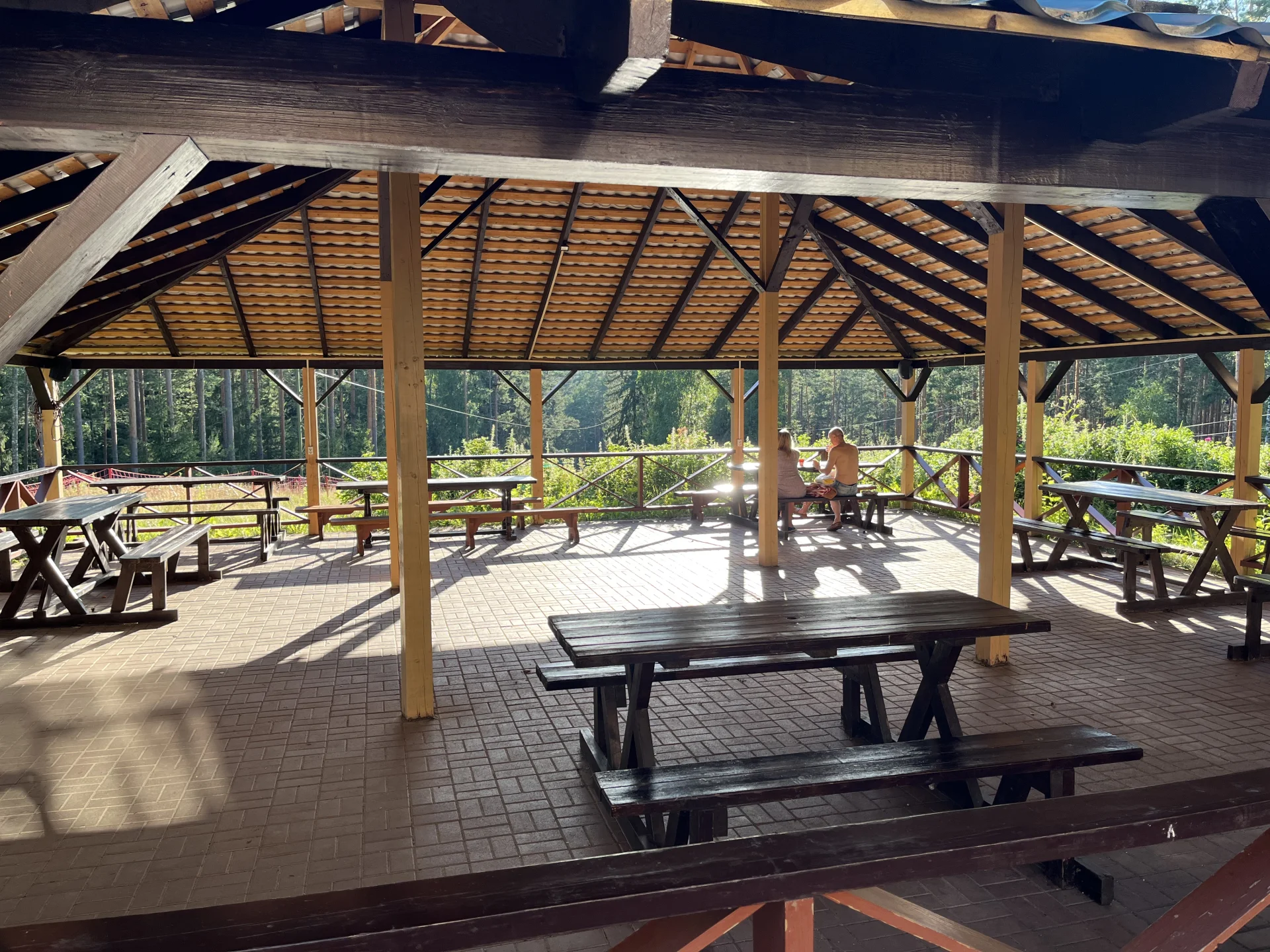 Крытая беседка вместимостью до 80 человек