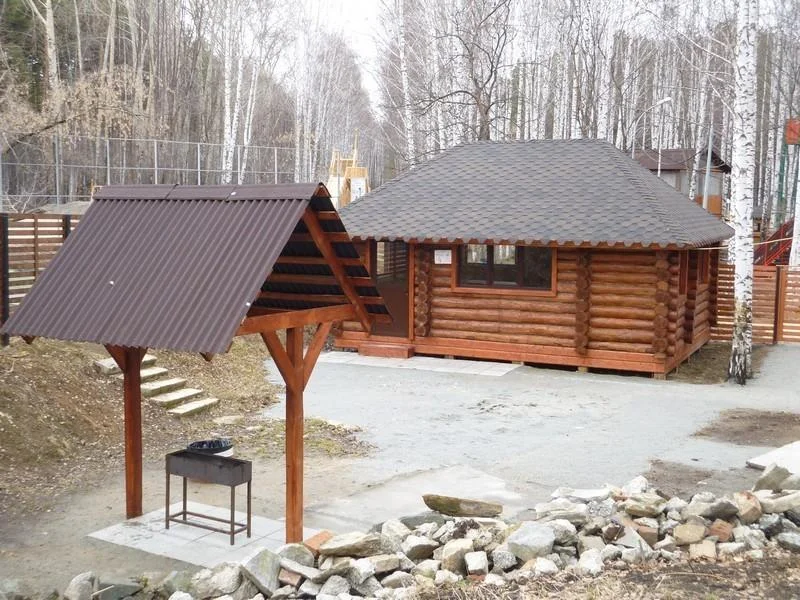 Деревянная беседка у сауны с мангальной зоной на 30 человек в Парке Победы