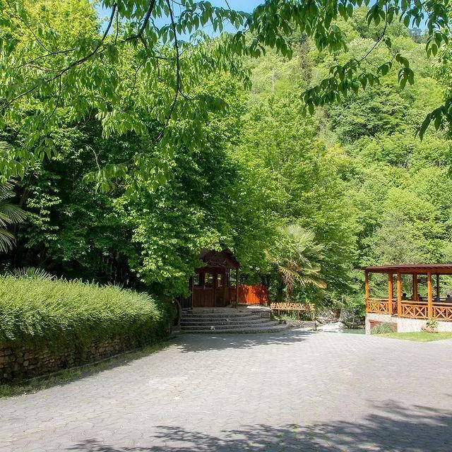 Отдых в малых беседках на территории «Навалишенское ущелье»