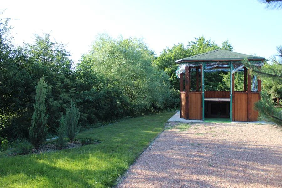 Мангальная зона вместимостью от 12 до 15 человек на Грушевом озере