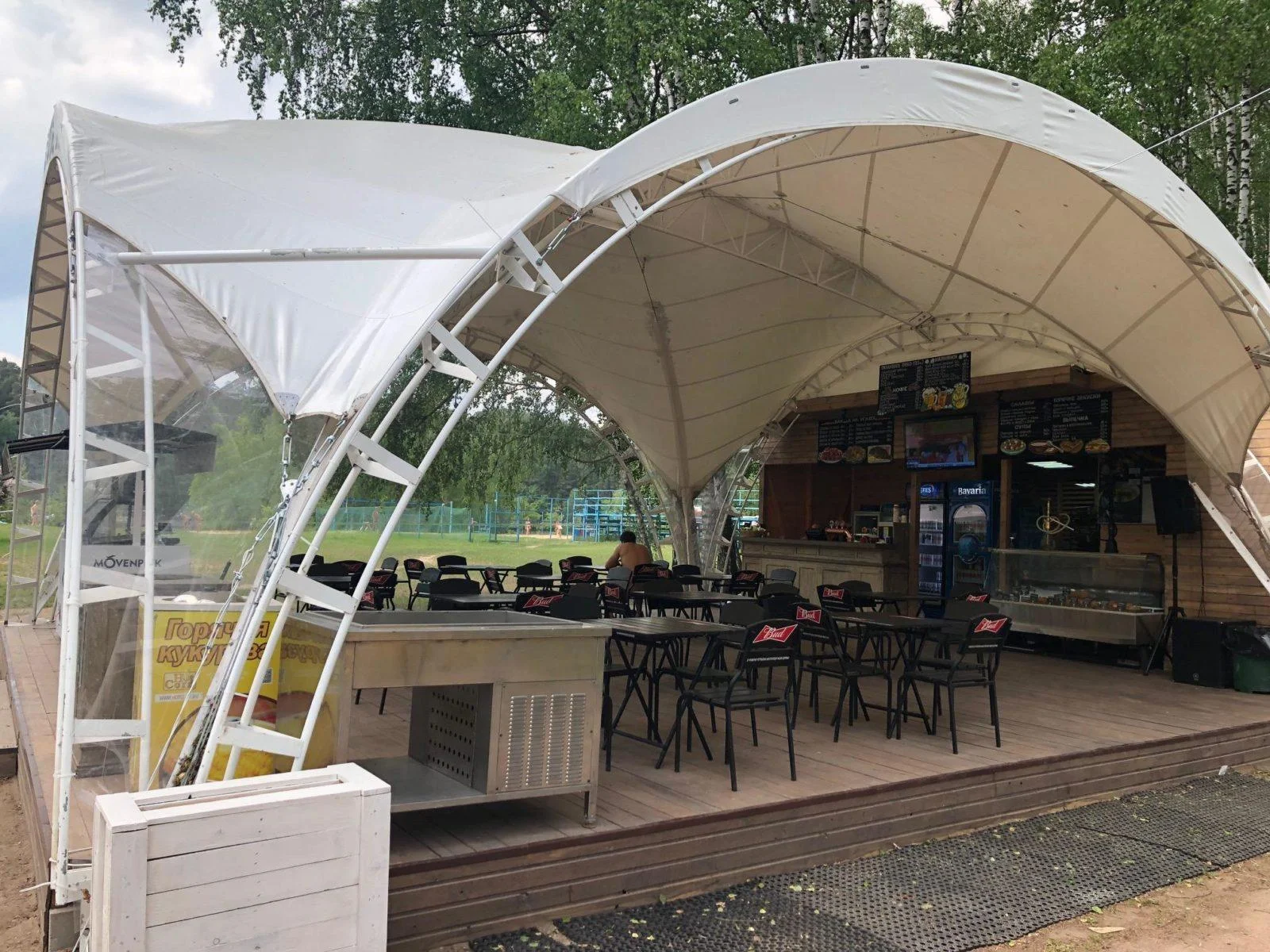 Шатер и огромная территория вместимостью от 200 до 1000 человек