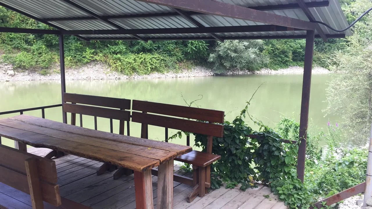 Пикник у озера с рыбалкой на территории таверни «Вертолетчик»