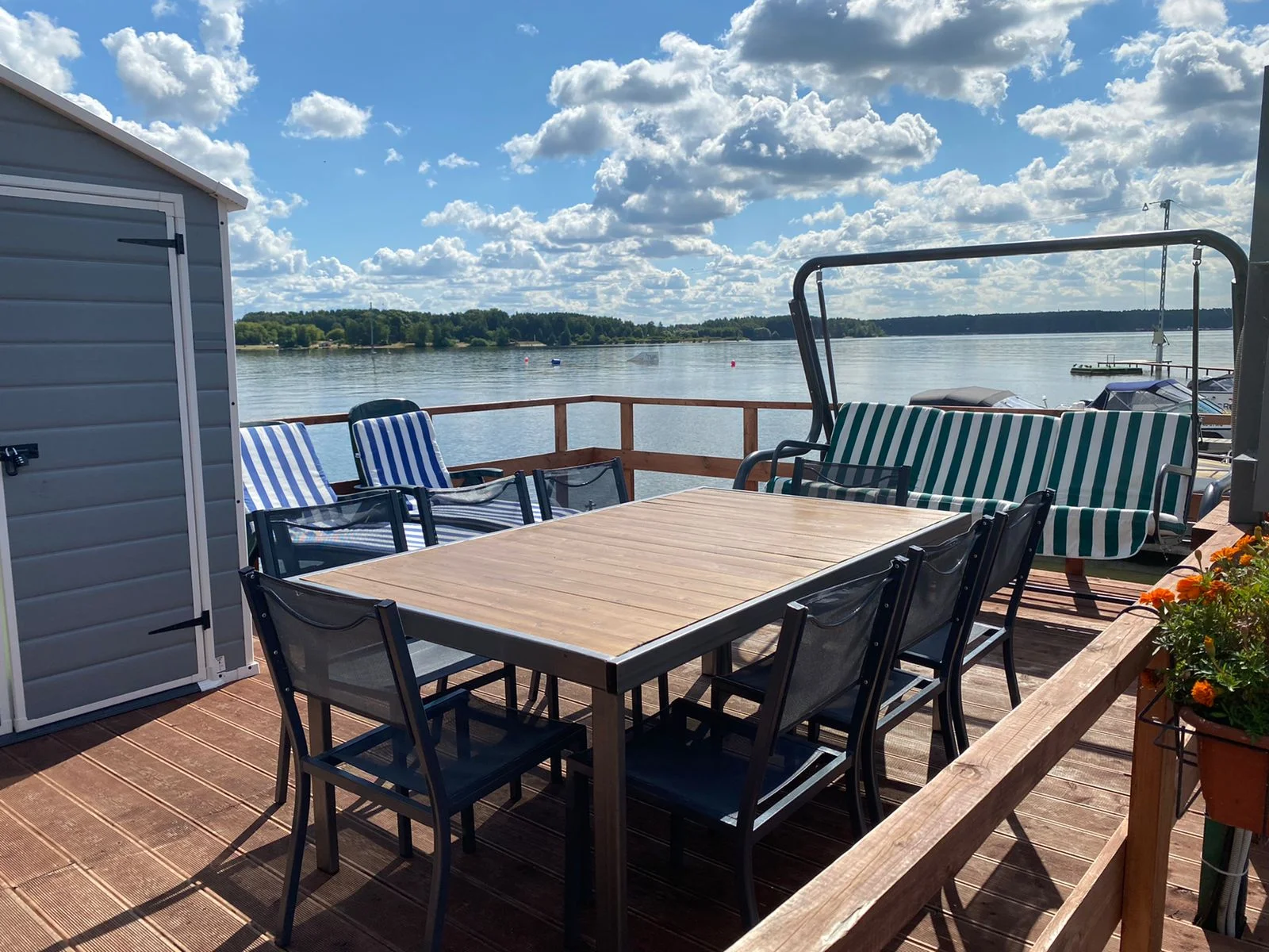 Аренда беседки на воде на берегу Клязьминского водохранилища в яхт-клубе «Парусник»