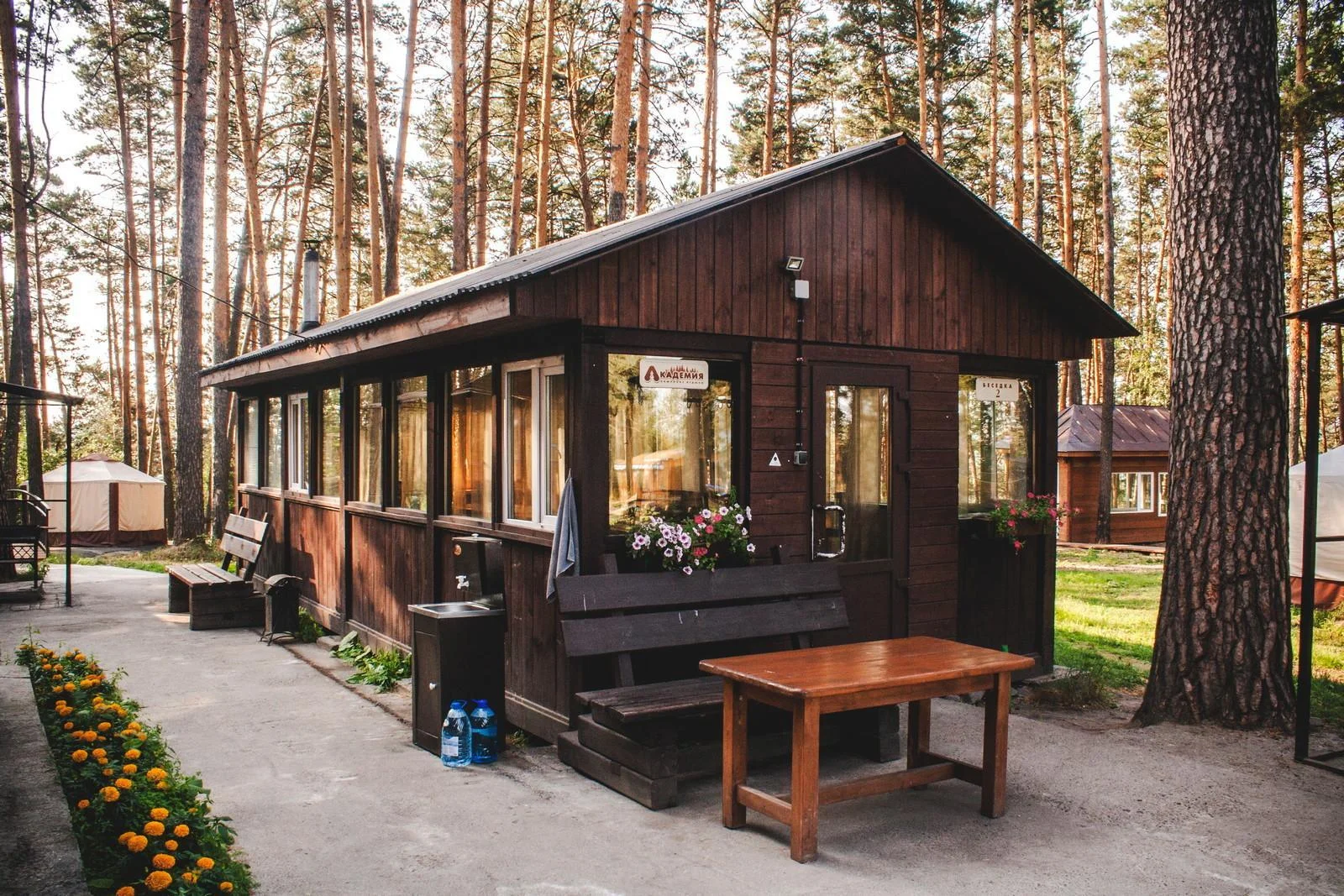 Теплая беседка на 20 человек с мангалом в Томске — Комплекс отдыха «Академия»