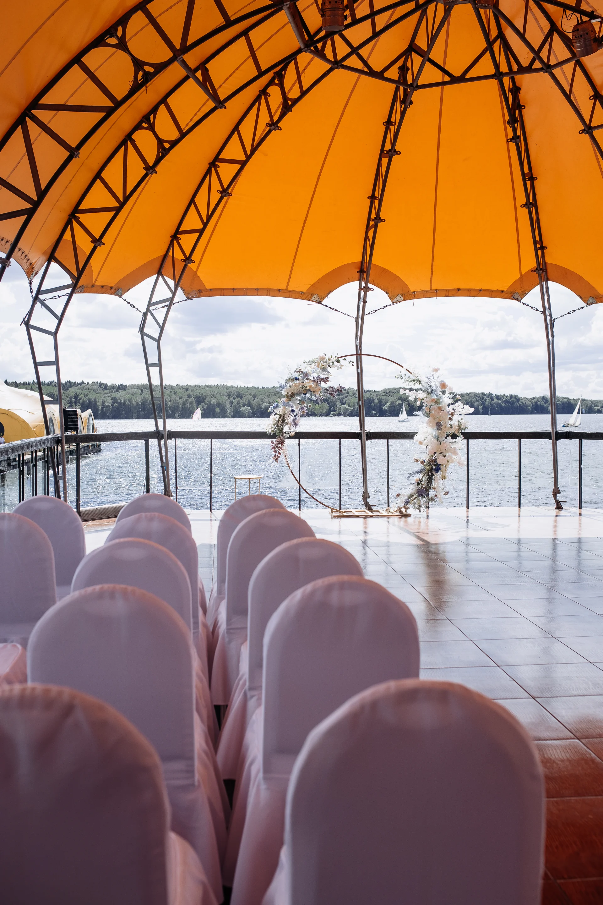 Банкетный зал на воде до 80 человек в РК«Малибу»