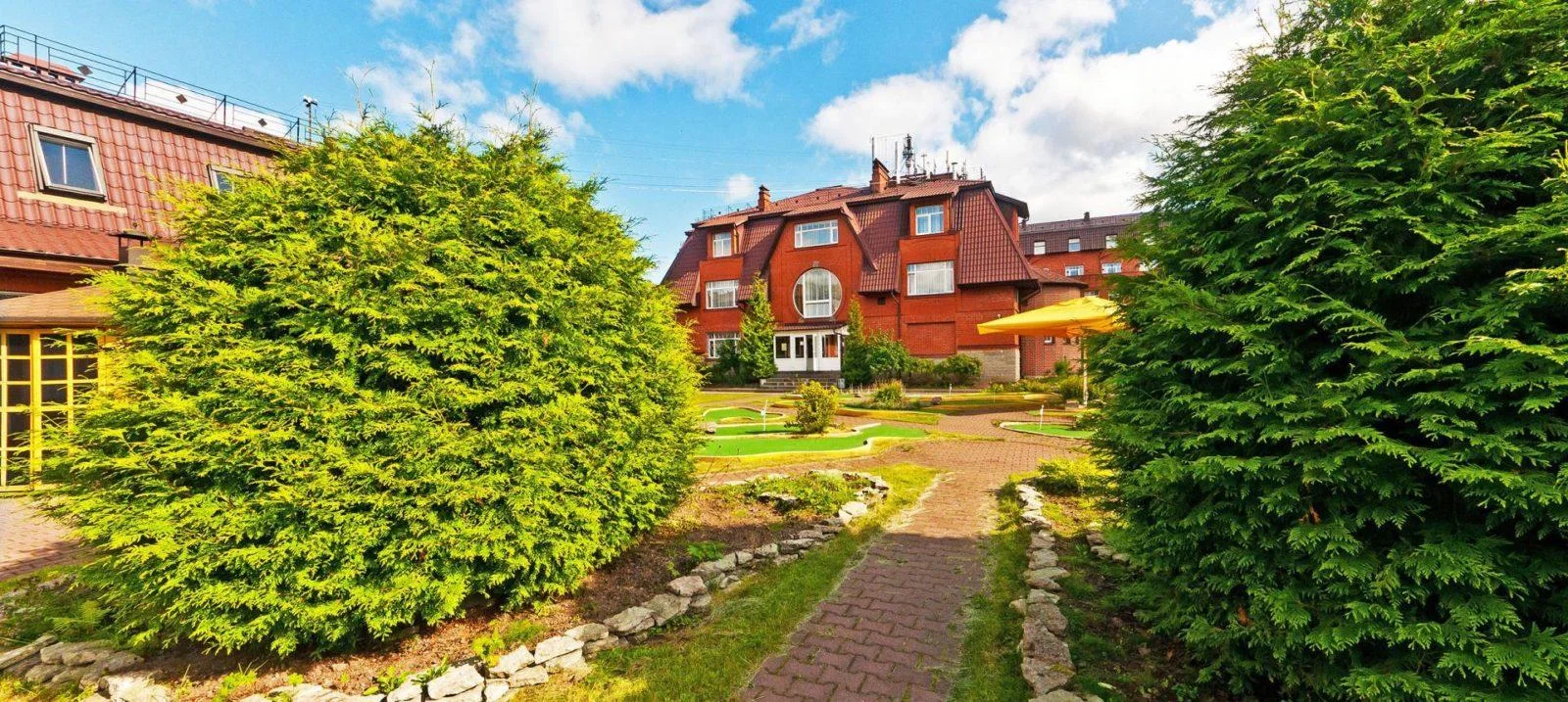 Беседка со встроенным мангалом на компанию до 14 человек