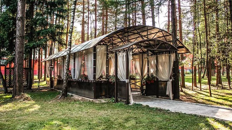 Спортинг клуб Москва. Предлагаем разные варианты беседок для отдыха и пикника.