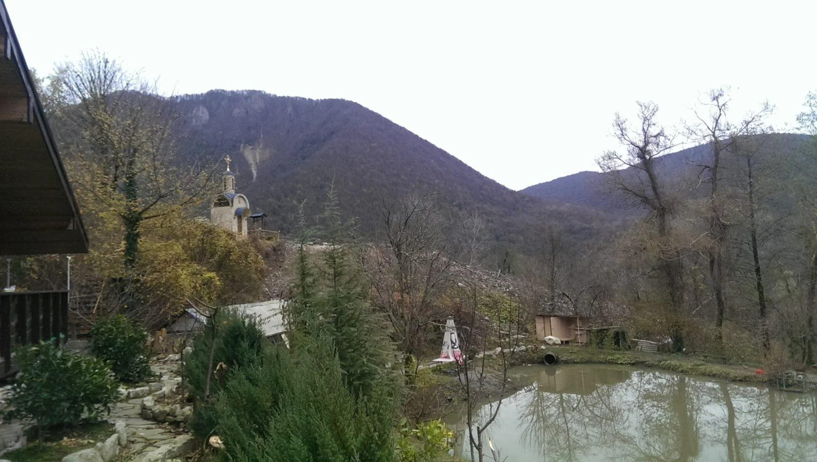 Отдых в целом комплексе для отдыха в горах на природе Монастырская изба