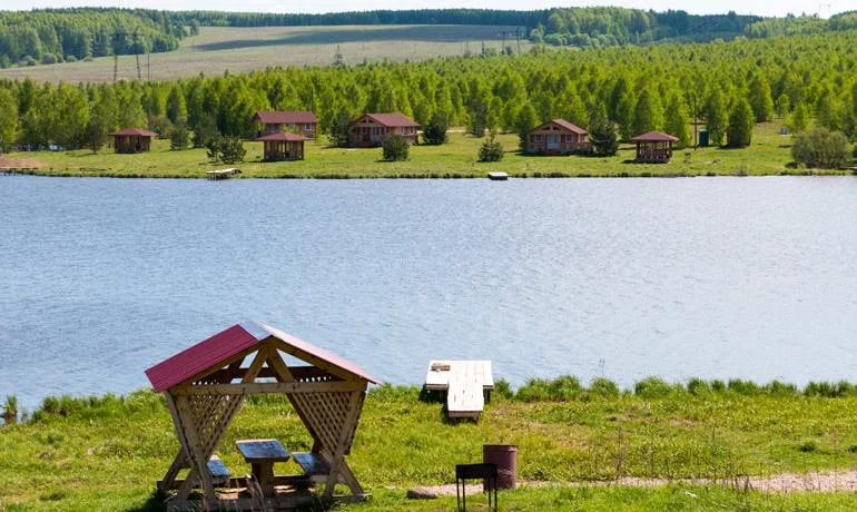 Аренда малых беседок для компании до 6 человек на берегу озера «Чистые пруды»