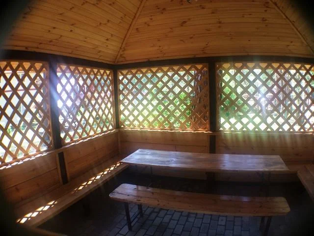 Беседки и шатры для отдыха на базе отдыха “Лебяжье”