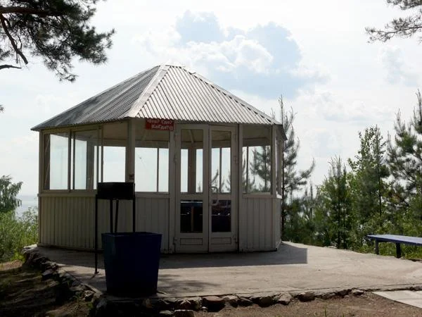Утепленная стеклянная беседка на 15 персон в Новосибирске