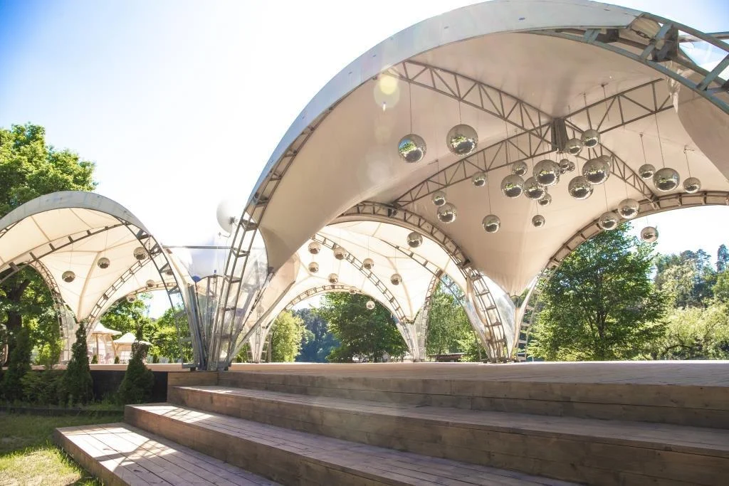 Шатер у реки на 360 человек — «Серебряный бор»