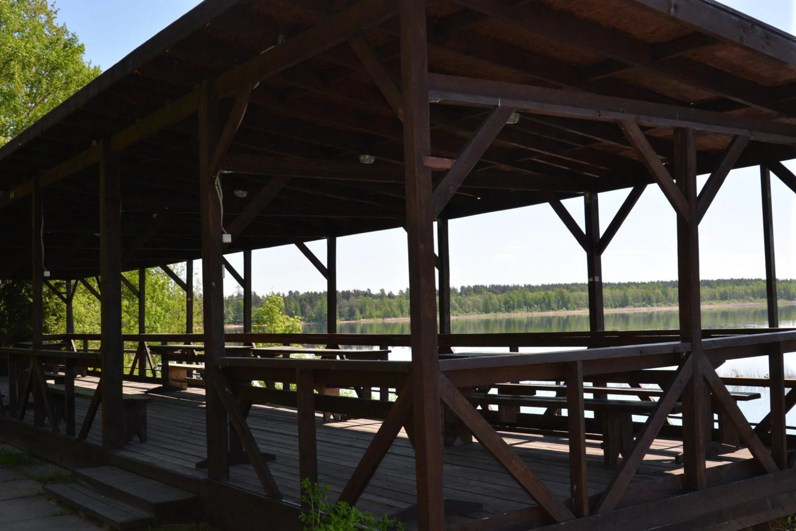 Терраса «Берег» на 80 человек с великолепным видом вблизи озера
