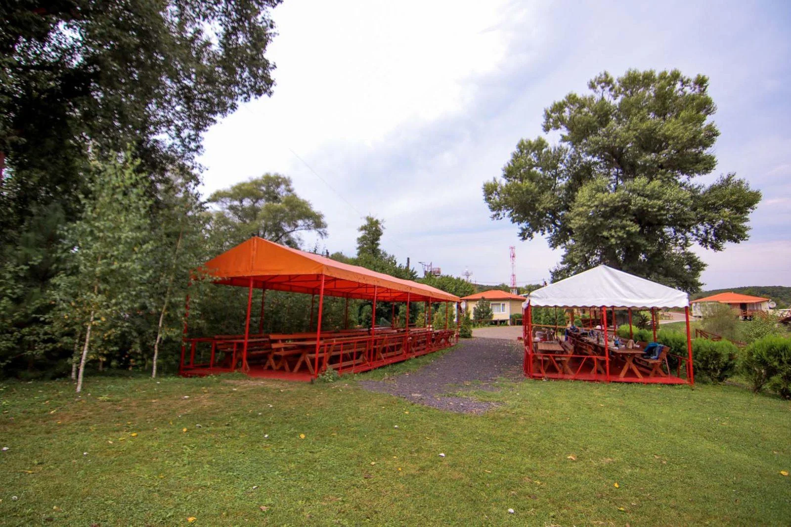 Беседки для отдыха с мангалом в спортивно-туристическом комплексе «Светлячок»