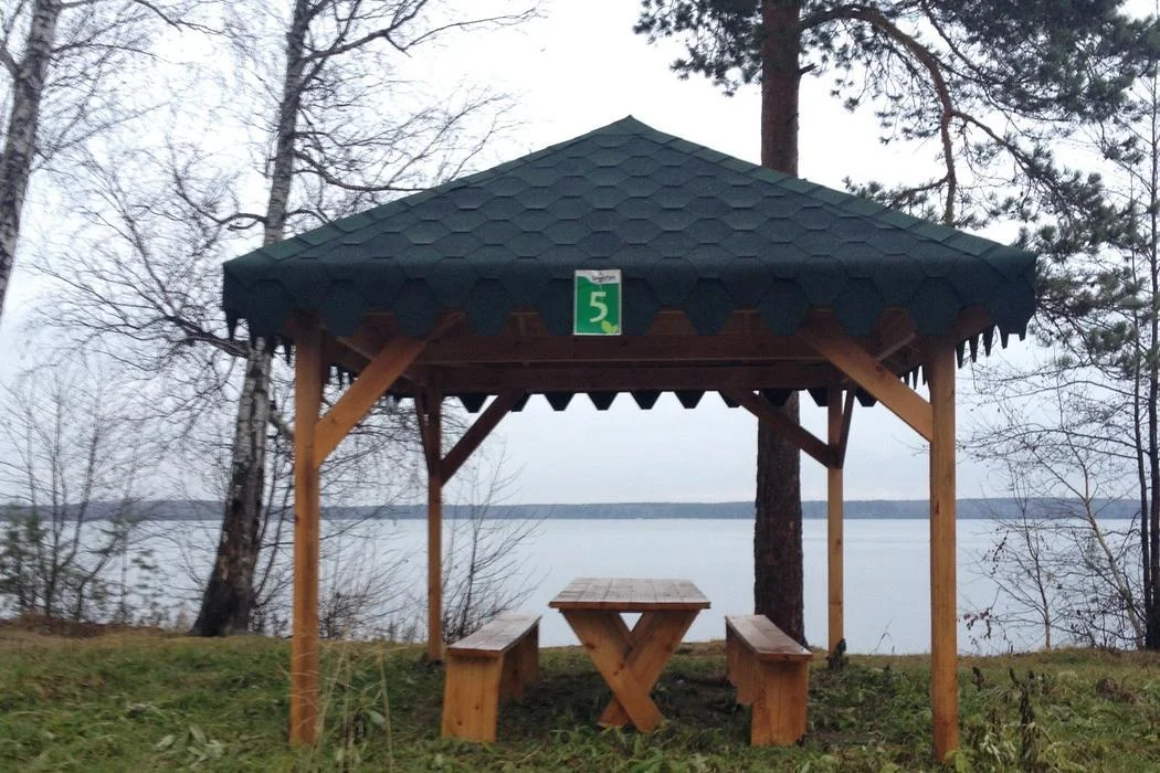 Парк культуры и отдыха “ГринПарк” беседки возле озера