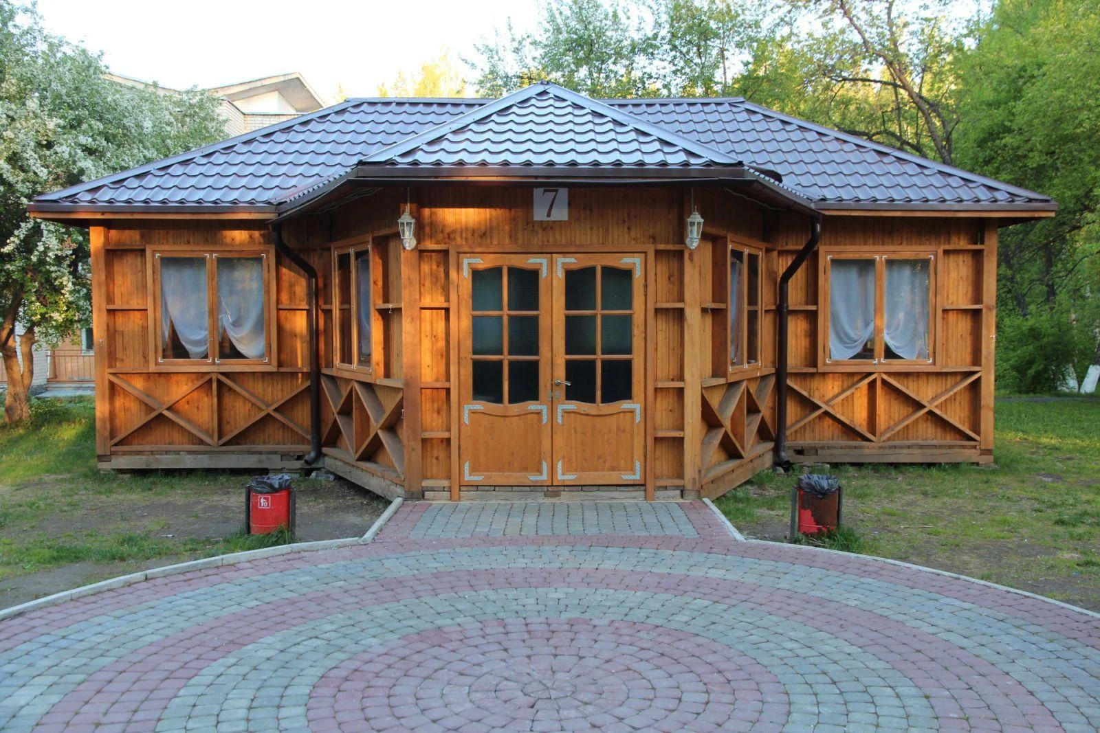 Большая и теплая беседка до 40 человек на базе отдыха «Хрустальная» — Свердловская область