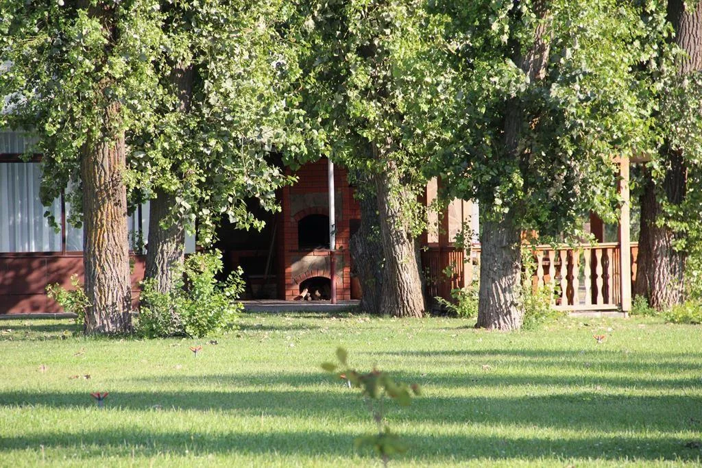 Мангальные зоны и беседки на базе отдыха “Изумруд”