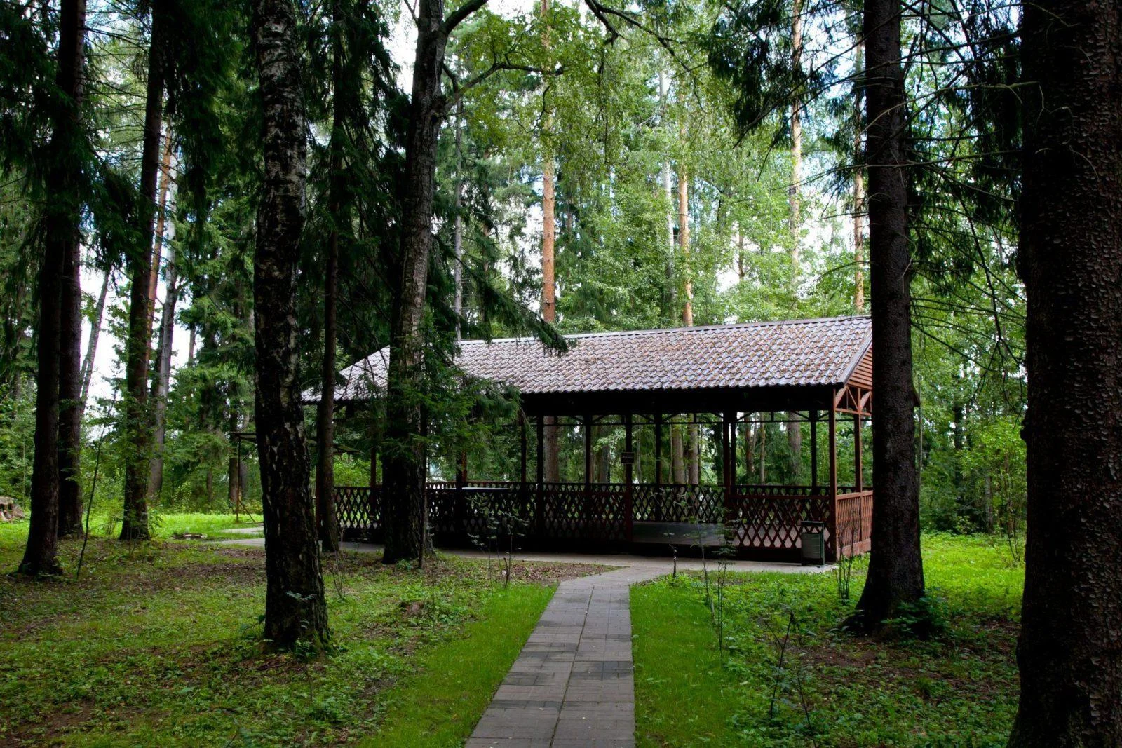 Парк Авантель Истра. 6 беседок для отдыха с вместимостью до 50 человек
