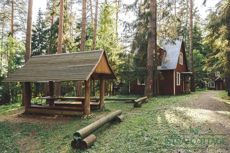 Уютные беседки у воды на базе отдыха Istra Cottage