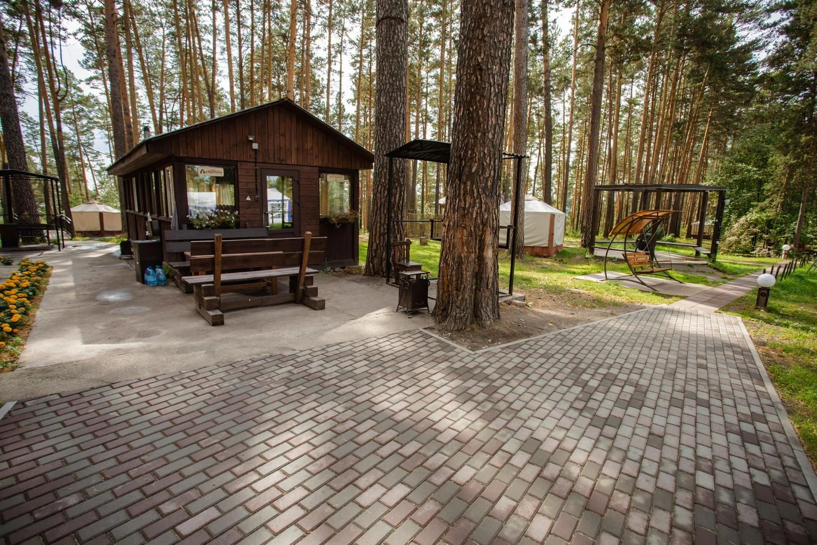 Теплая беседка на 20 человек с мангалом в Томске — Комплекс отдыха «Академия»