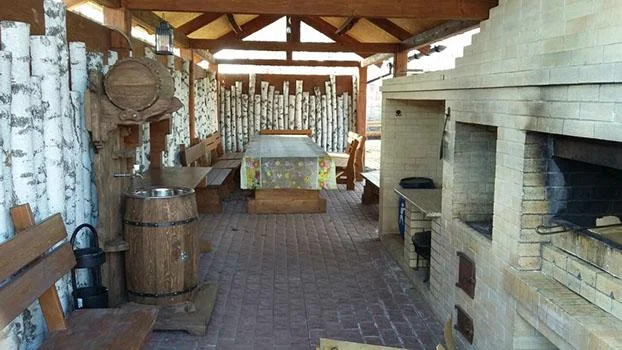 Большая беседка в центре отдыха “Место встречи”