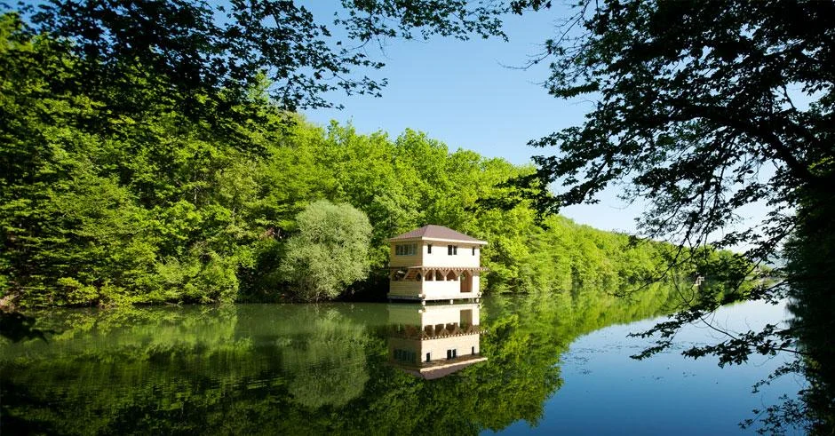 Пикниковые беседки на воде — база отдыха «Кабаний перевал»