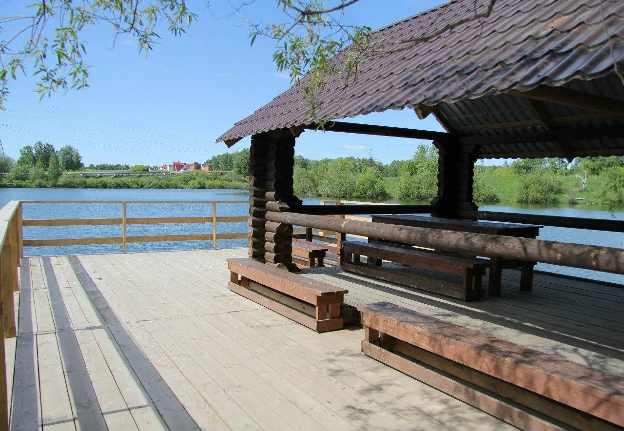 Парк культуры и отдыха “ГринПарк” беседки возле озера