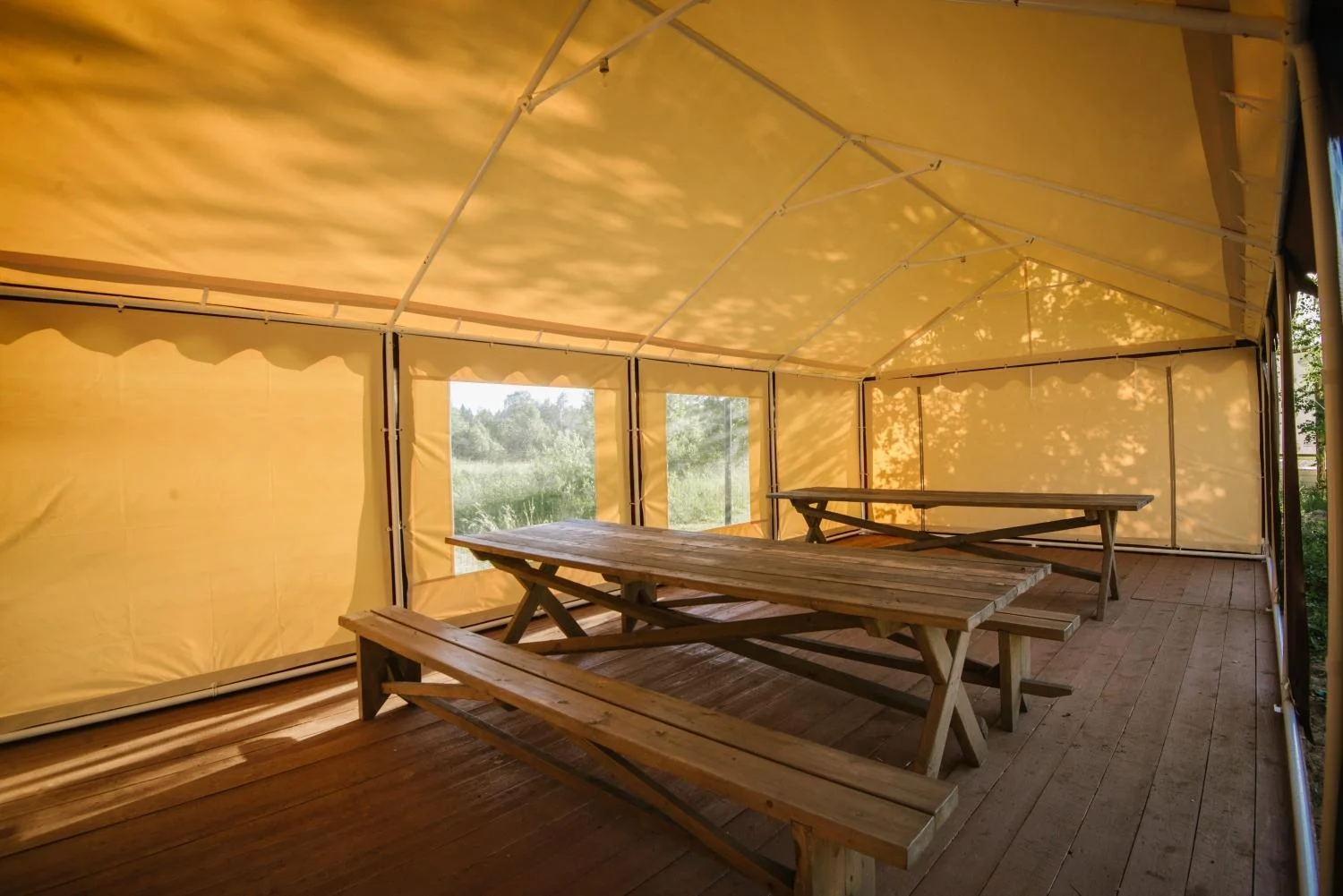 Аренда шатра в Ленинградской области на базе отдыха Пикник