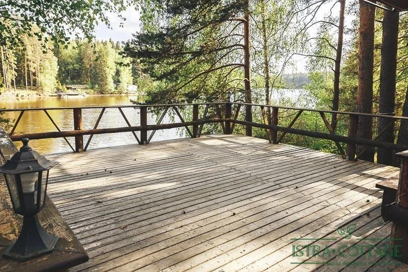 Уютные беседки у воды на базе отдыха Istra Cottage