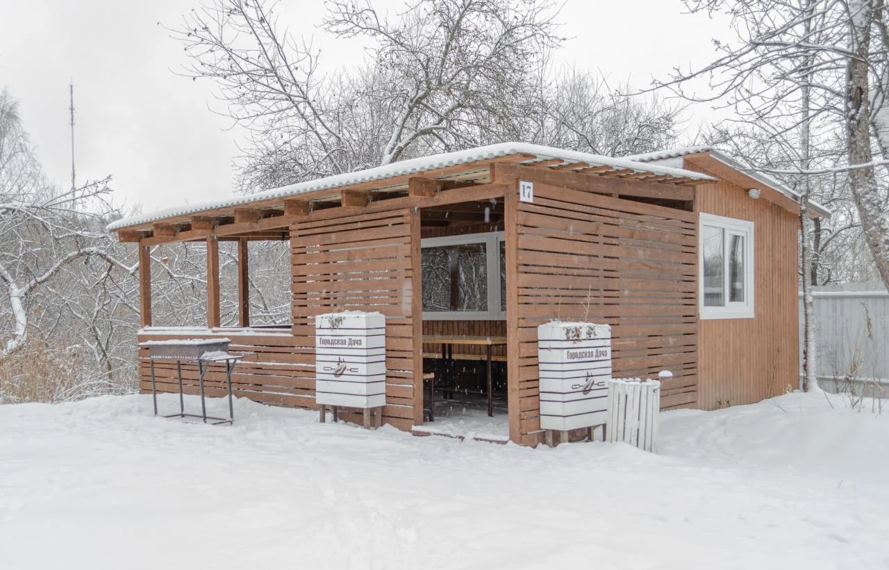Теплая беседка с мангалом вместимостью до 20 человек «Городская дача»