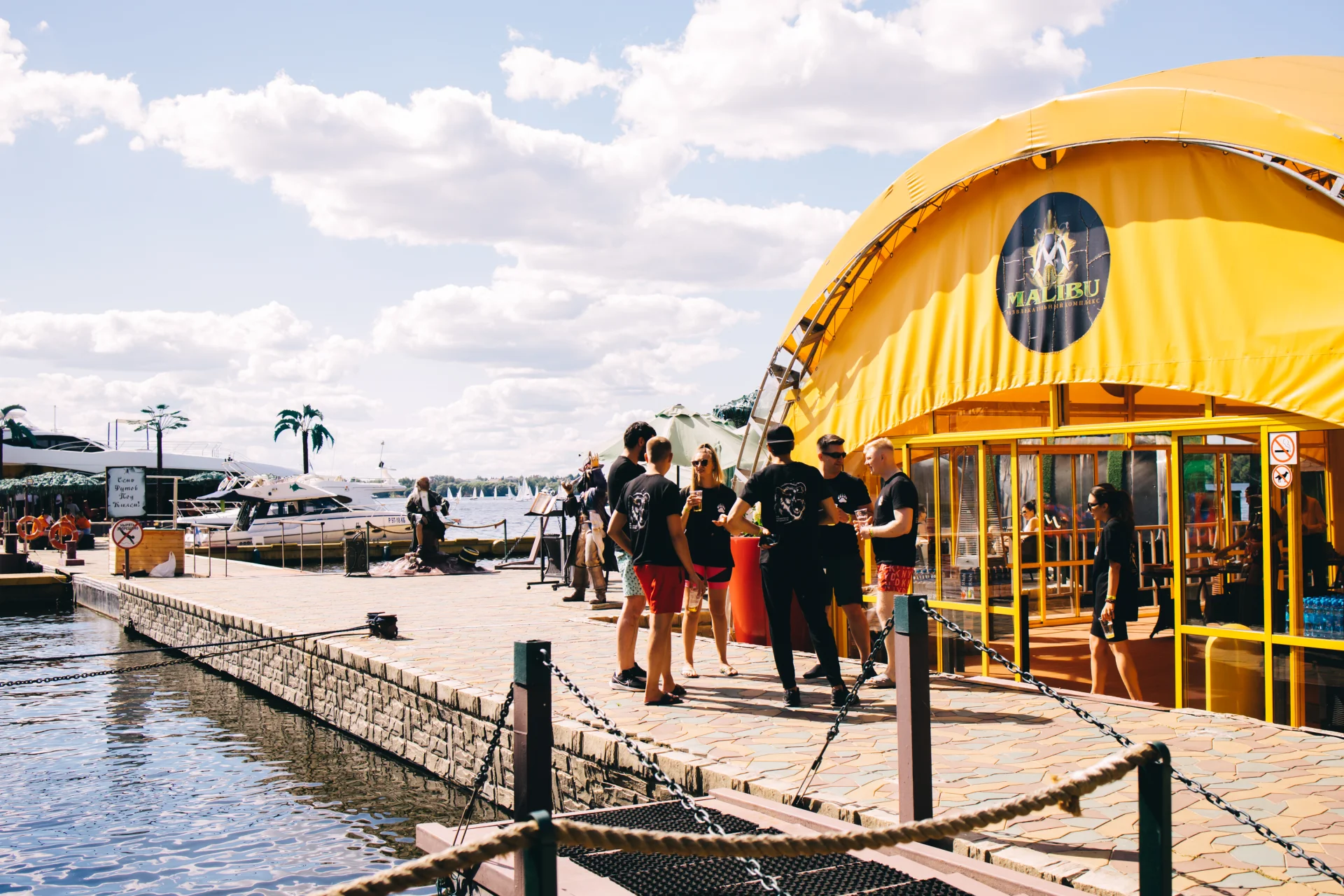 Снять шатер у воды «На волнах» до 70 человек в РК «Малибу»