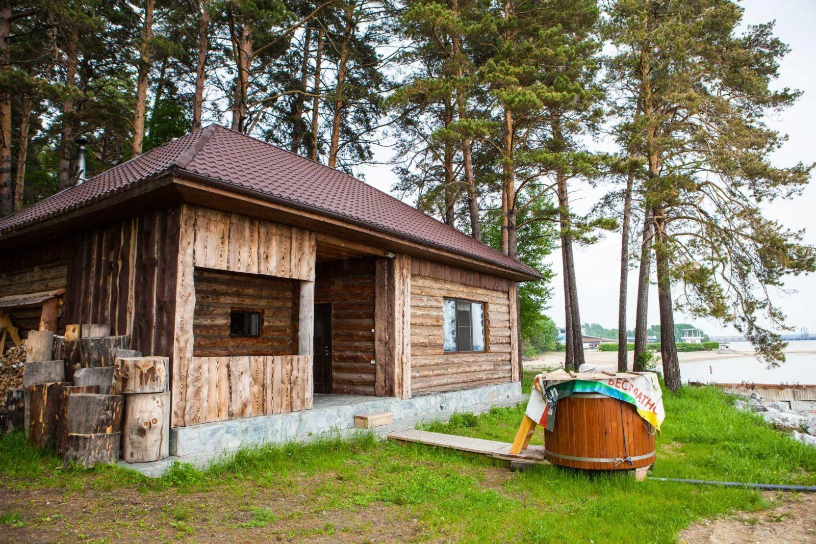 Гриль домик в Новосибирске на 8 человек в парке у воды