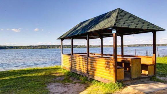 Беседка для пикника за городом на 12 человек