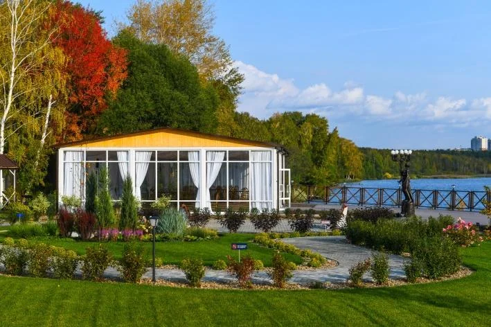 Шатер для свадеб и корпоративных мероприятий в Екатеринбурге