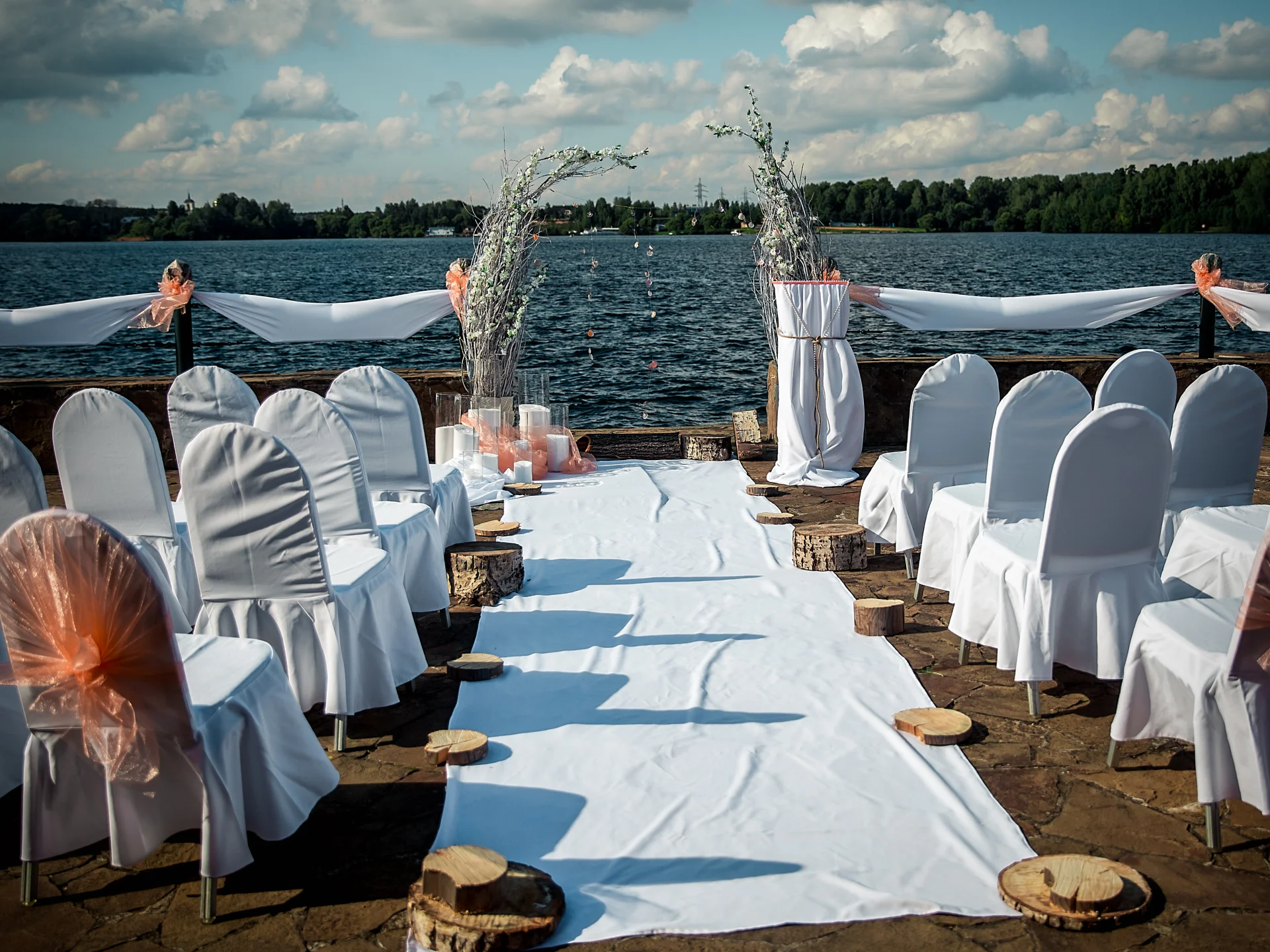 Большой шатер на воде до 250 человек в Московской области в РК «Малибу»