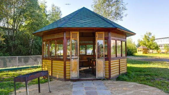 База отдыха Троицкое предлагает закрытые беседки до 18 человек