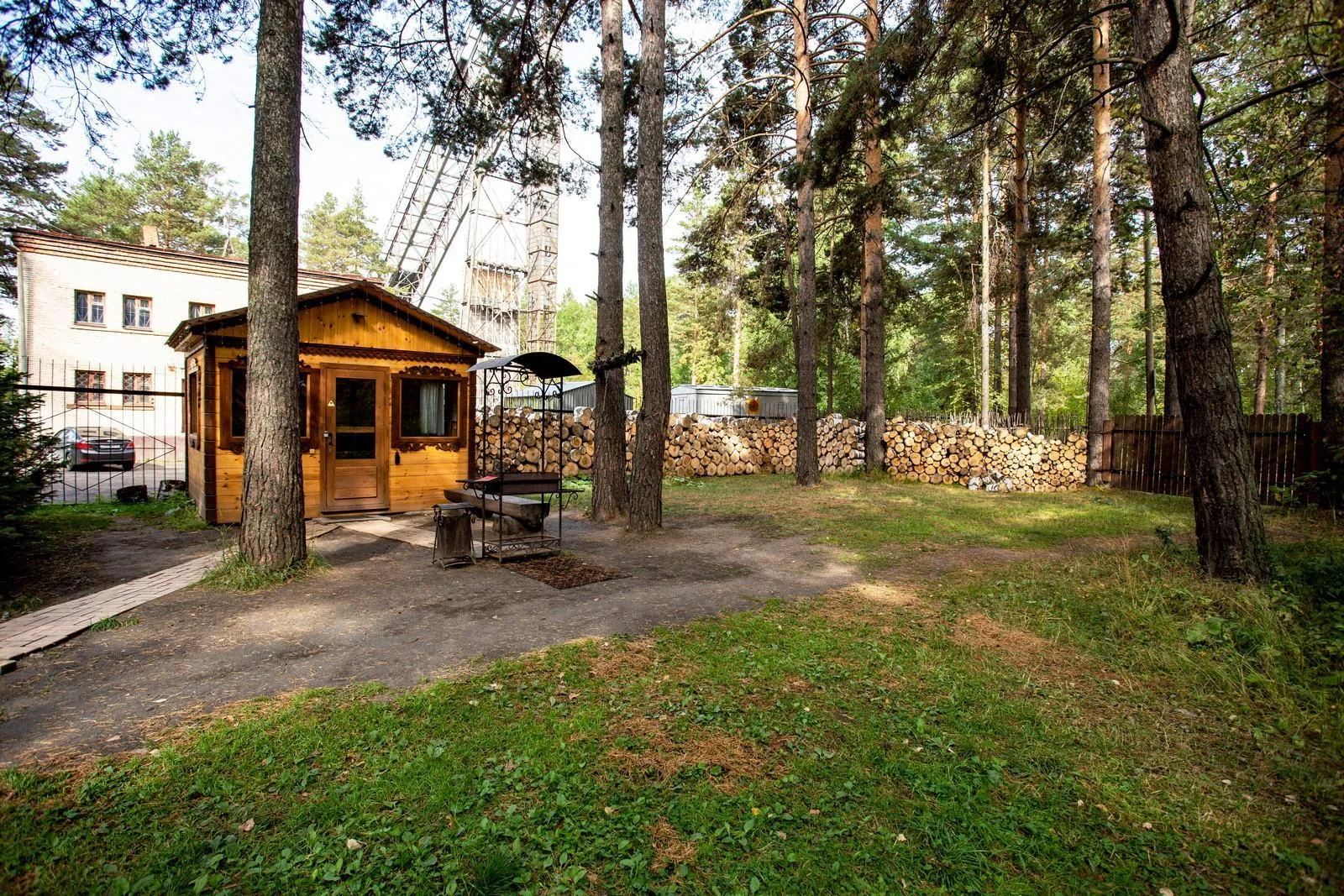 Меленькая беседка на 8 человек в Томске — Комплекс отдыха «Академия»