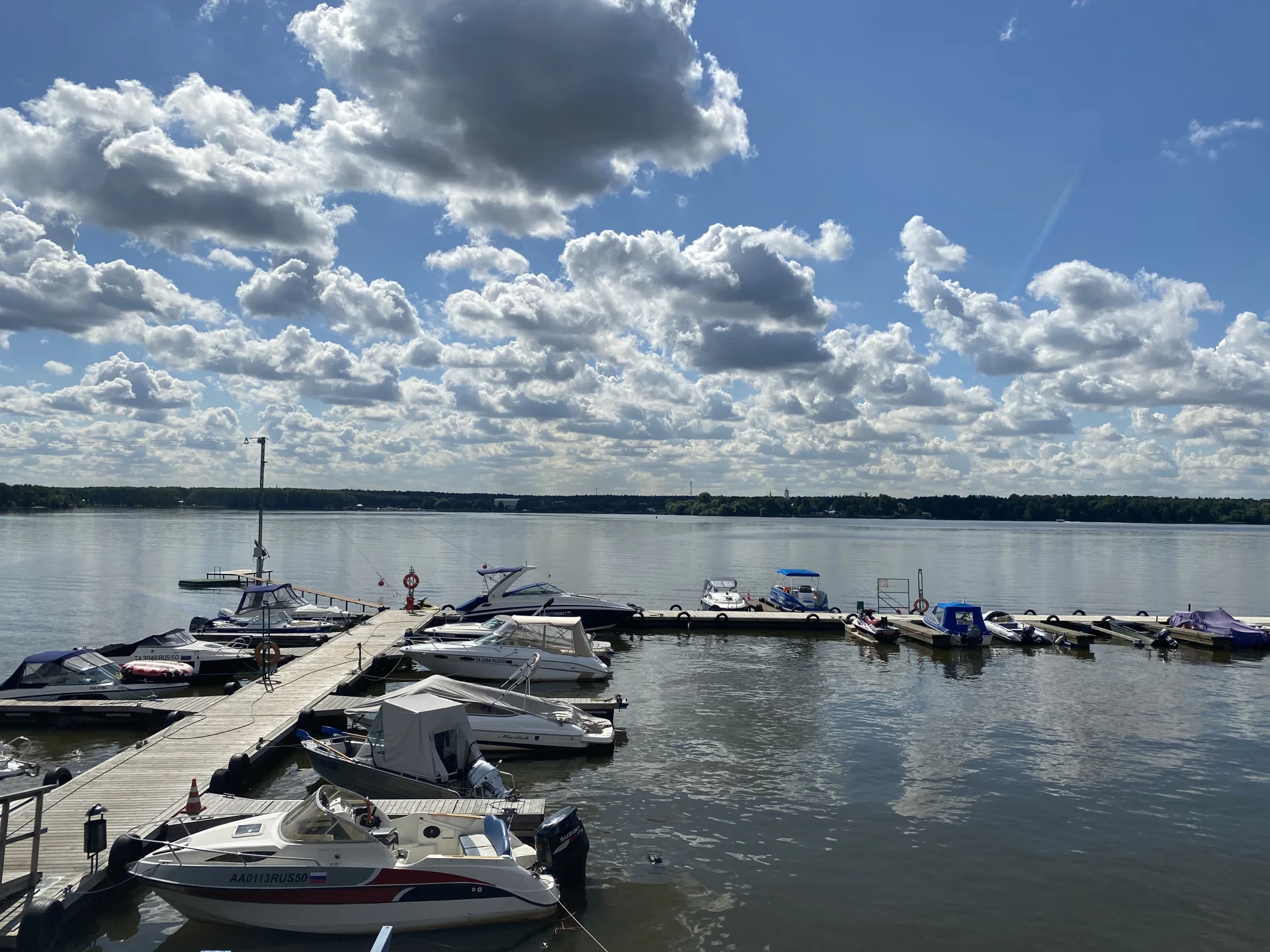 Беседка на воде для шашлыка на природе в Яхт-клубе «Парусник»