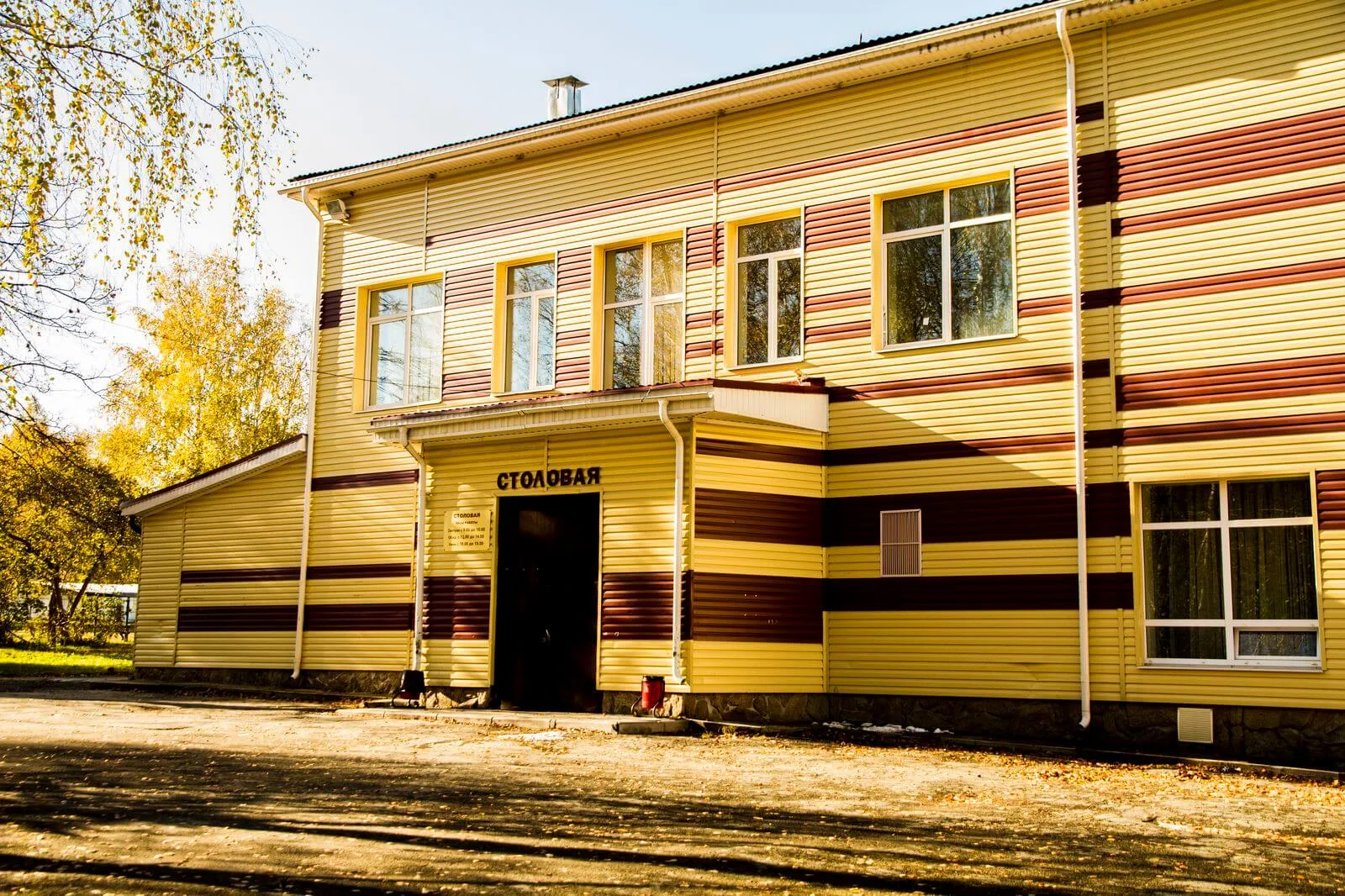 Большая веранда с мангалом на базе отдыха «Хрустальная» — Свердловская область